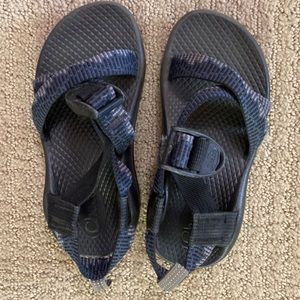 Chacos little boys size 11
